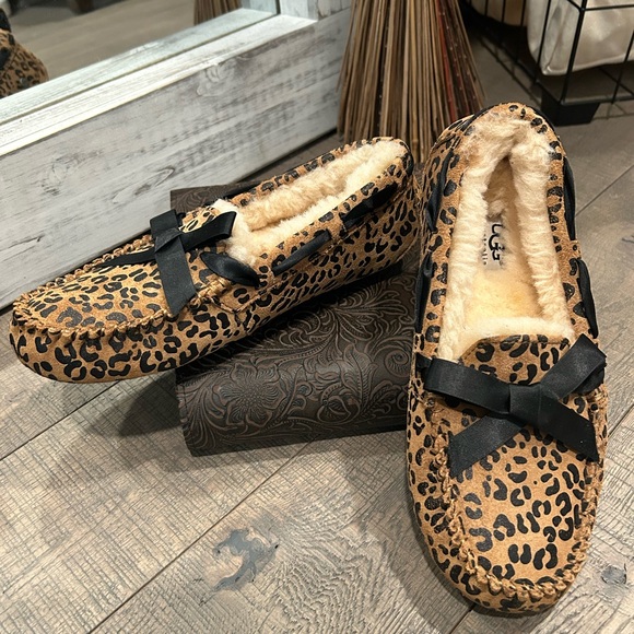 UGG Leopard Suede bow loafer! - Picture 8 of 8